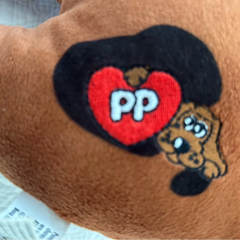 Pound puppy 2019 by Hasbro. Brown hound w/black spots. No flaws, no box.